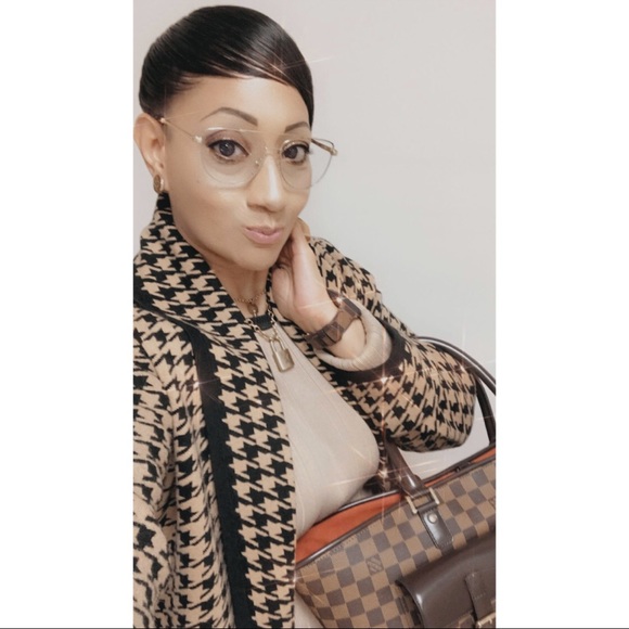 Meet your Posher, Karla - Picture 1 of 2